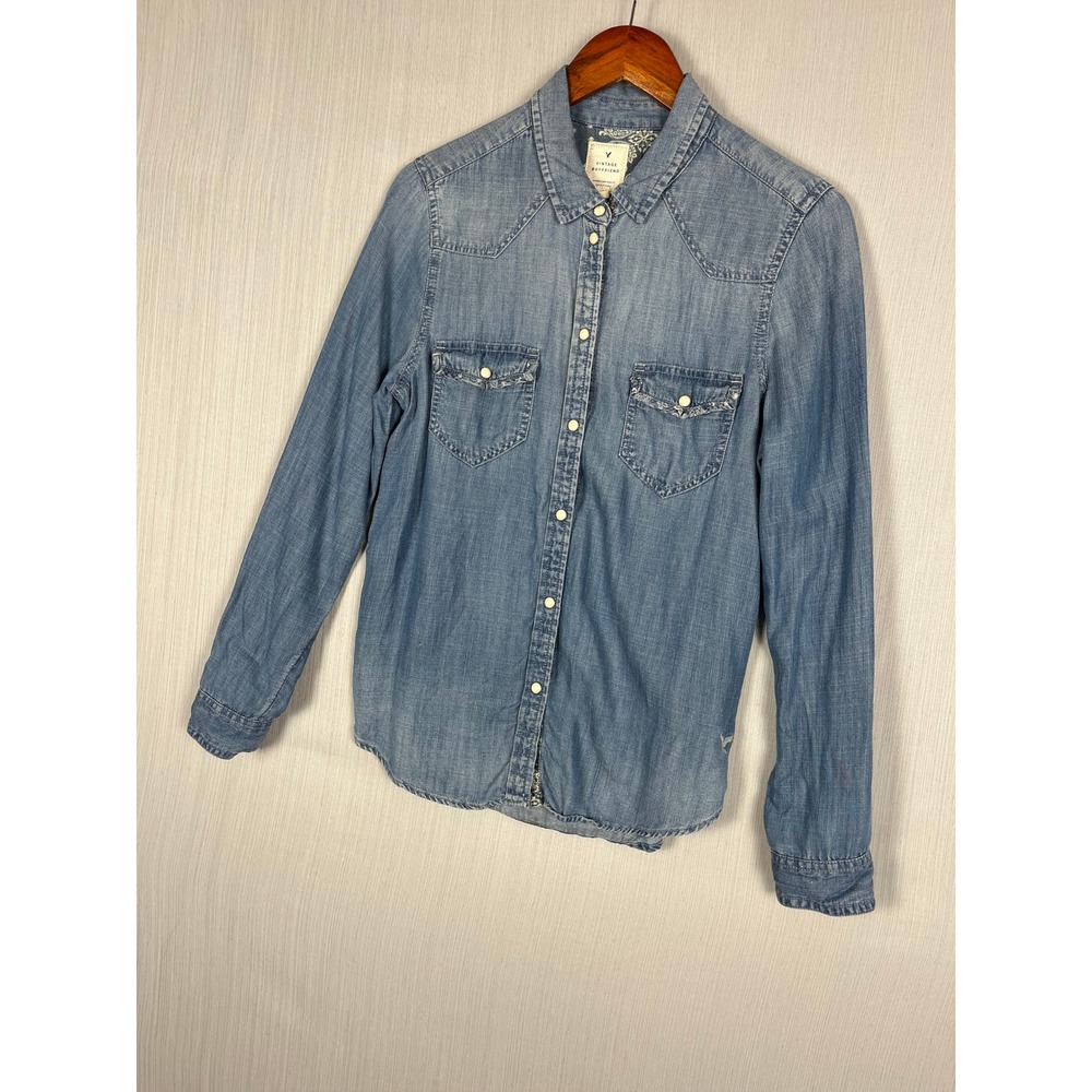 American Eagle Denim Shirt Women M Blue Vintage Boyfriend Western Pearl Snap